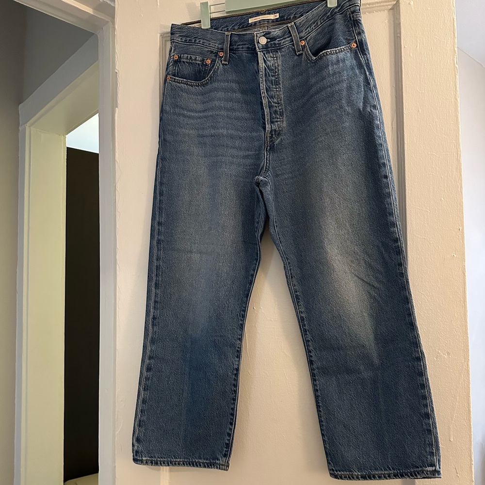 Levi’s Ribcage Straight medium wash